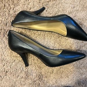 Michael Kors never worn black pumps